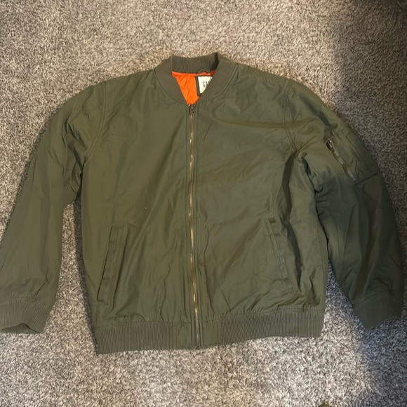 Green bomber jacket - Picture 1 of 3